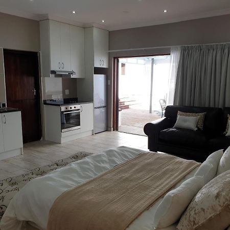 Pongola Road Self Catering Accommodation Uitenhage Extérieur photo
