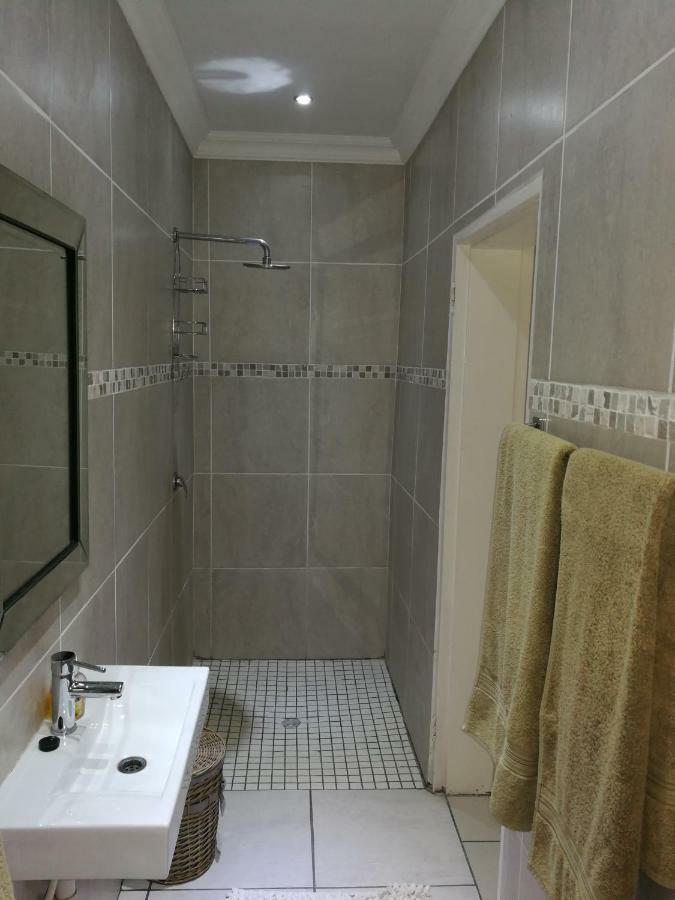 Pongola Road Self Catering Accommodation Uitenhage Extérieur photo